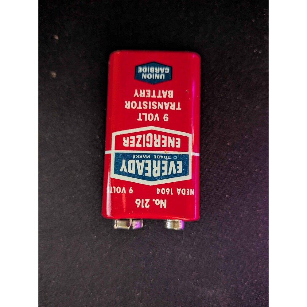 Vintage Eveready Energizer Union Carbide 9 Volt Transistor Battery NEDA 1604